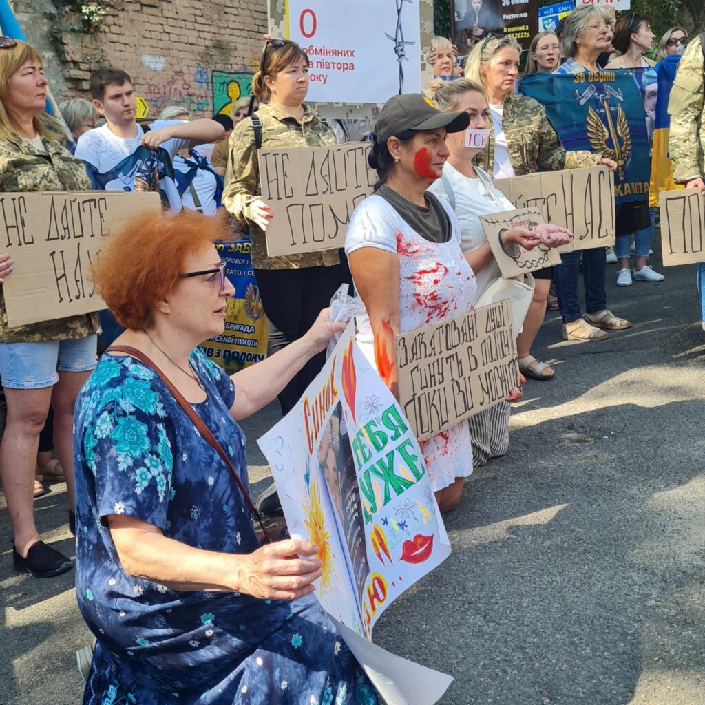 “Shame on you”: desperate families of Ukrainian POWs protest at Red Cross office in Kyiv 