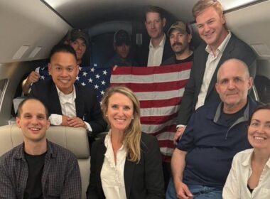 American political prisoners, including Evan Gershkovich, Paul Whelan, and Alsu Kurmasheva returned to the US/ Navalny