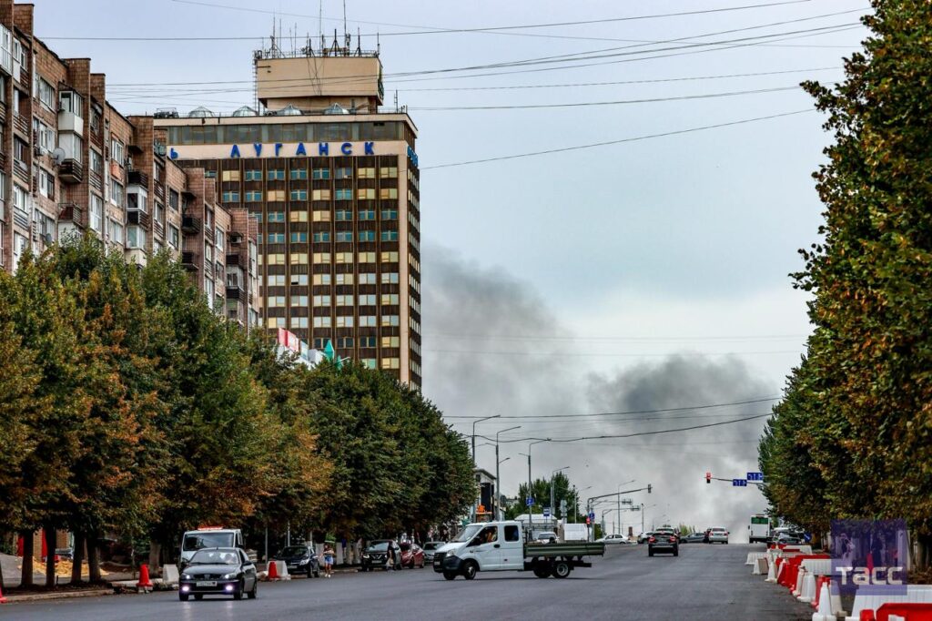 strikes luhansk smoke