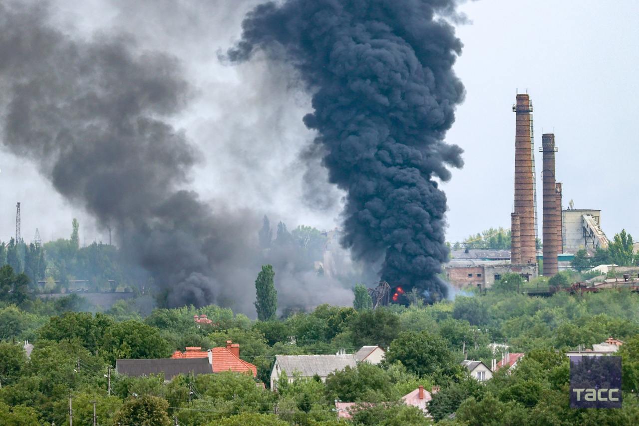 strikes luhansk smoke