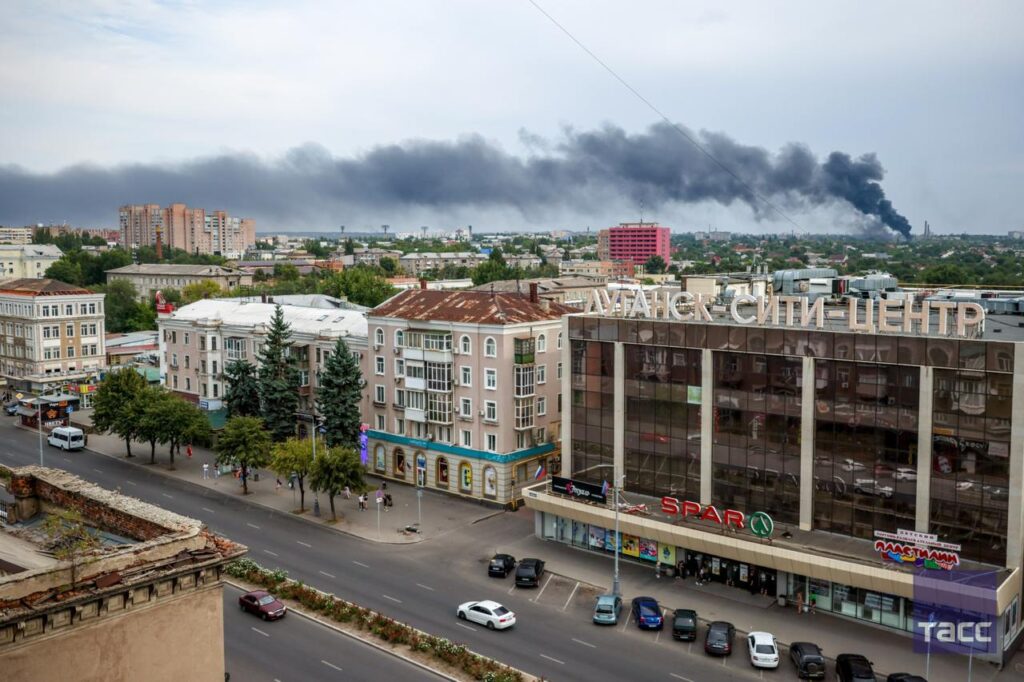 strikes luhansk smoke