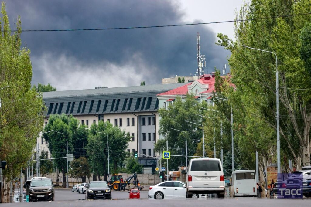 strikes luhansk smoke