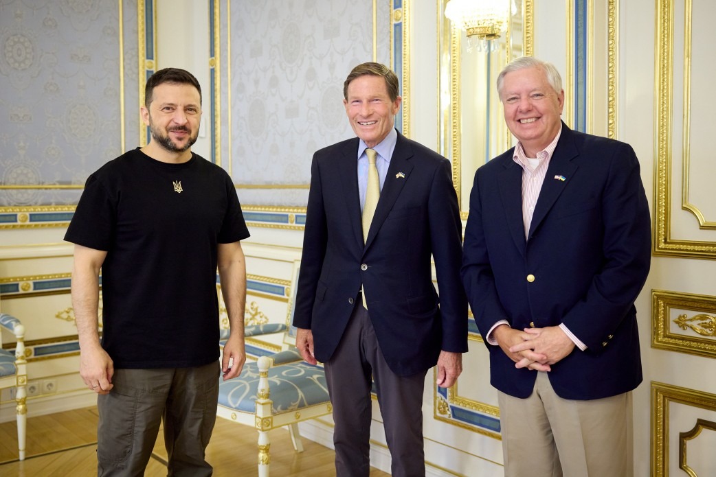 us senators blumenthal graham endorse retired nato f-16 pilots ukraine's air force president volodymyr zelenskyy (l) richard (d-connecticut middle) lindsey (r-south carolina right) presidentgovua