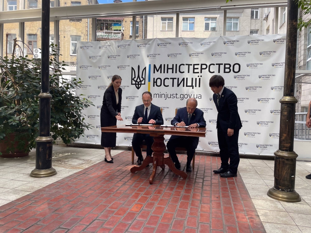 japan ukraine sign memorandum fight corruption justice ministers denys maliuska (center left) minister ryuji koizumi right) judicial reforms anti-corruption measures kyiv 5 august 2024 japan's ministry justic ministries