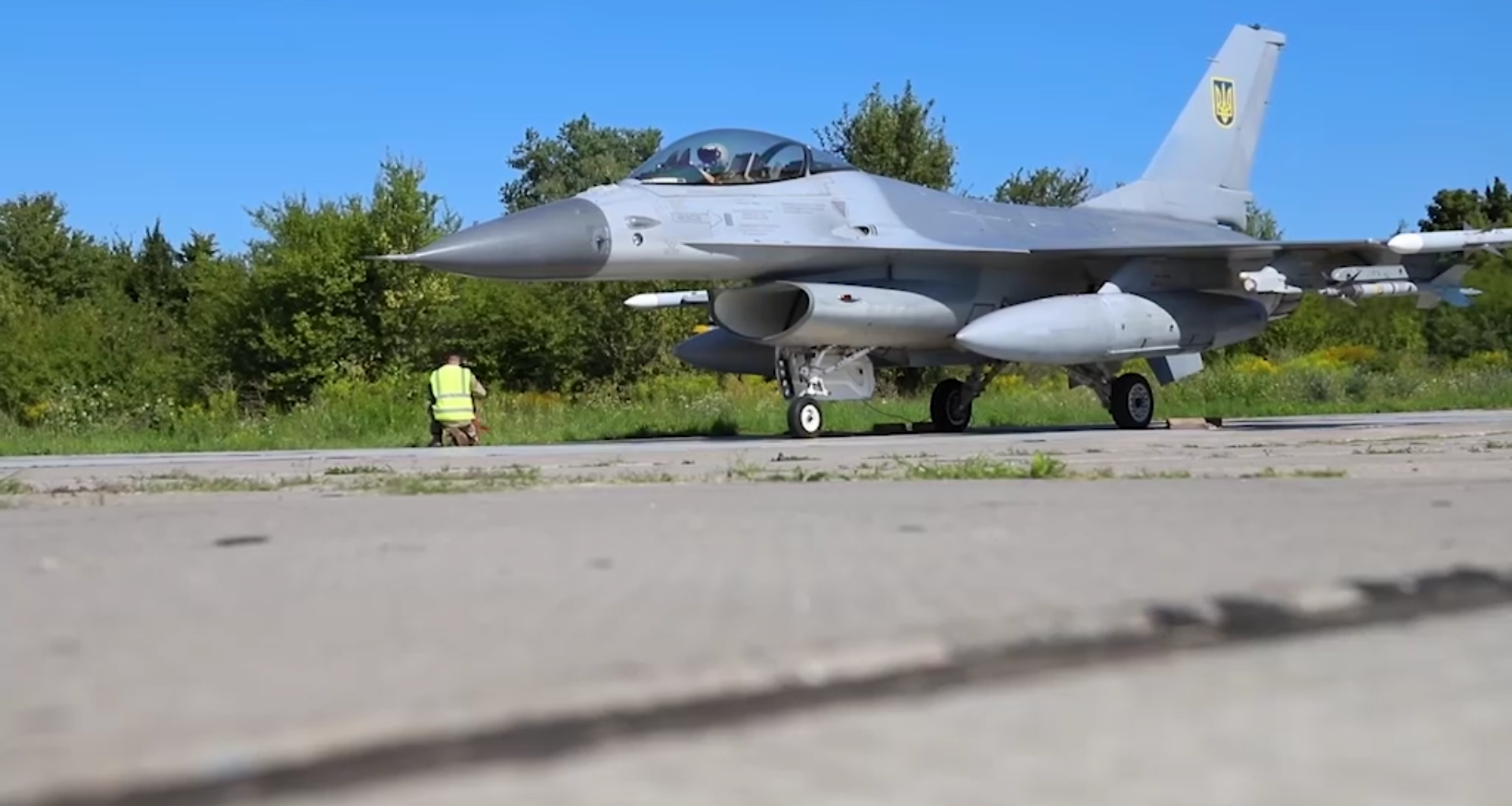 isw ukraine need continue targeting russian air defense assets enable f-16 use ukrainian force's f-16s filmed background zelenskyy awarding pilots 4 august 2024 reportedly screenshot from zelenskyy's video а-162024-08-04 15-05-41