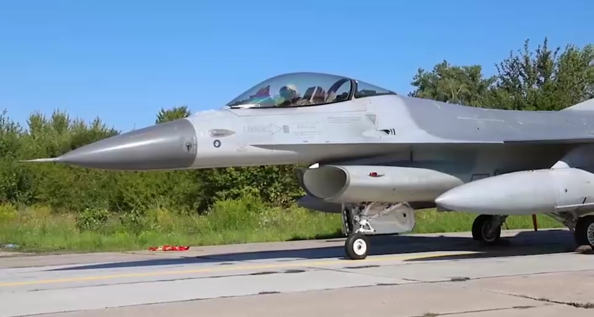 ukraine receives initial batch dutch f-16s more follow coming months ukrainian air force's f-16 fighter jet august 2024 telegram/zelenskyy знімок екрану з 2024-08-04 15-40-38