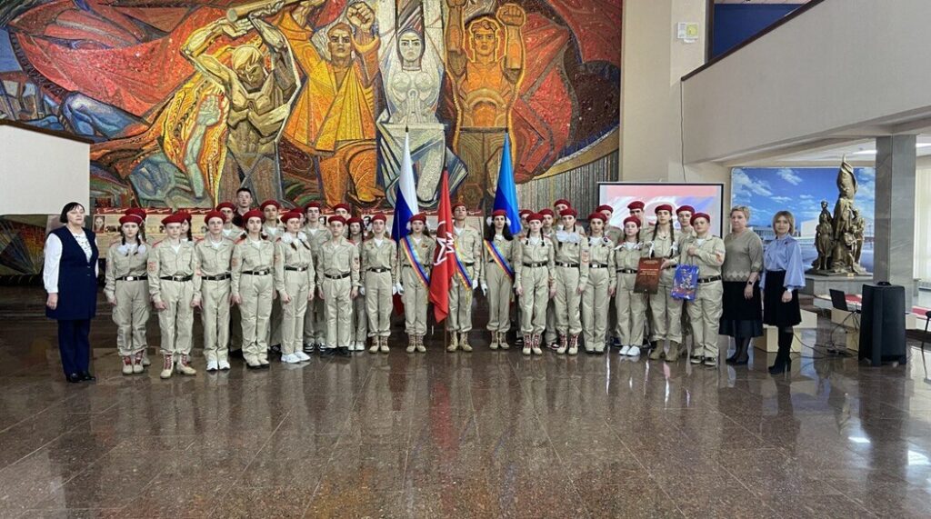 Russia transports Luhansk school students to Siberian military range for “young fighter” course