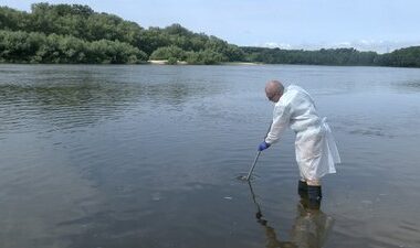 russian pollution causes massive fish die-off ukraine's seym desna rivers water examination river suspilne chernihiv 213e4b037ba19dc8