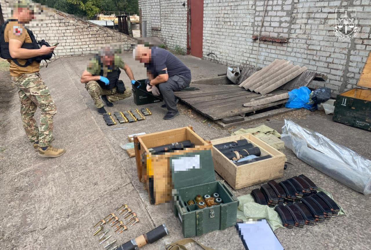 Ukraine uncovers large illegal arms and drug market