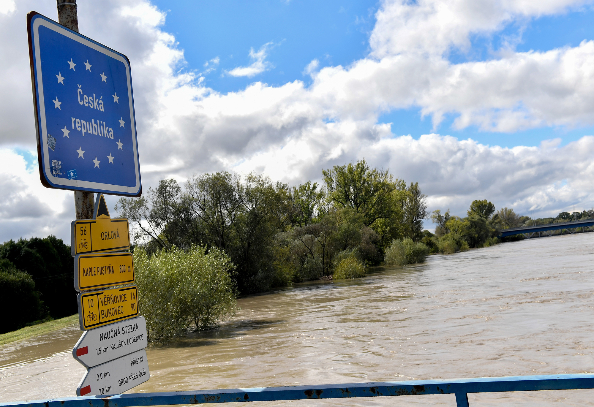 High levels of the Oder (Odra) river are seen in the village of Chalupki on September 15, 2024 in southern Poland on the border with the Czech Republic. Illustrative image. Photo via Eastnews.ua.