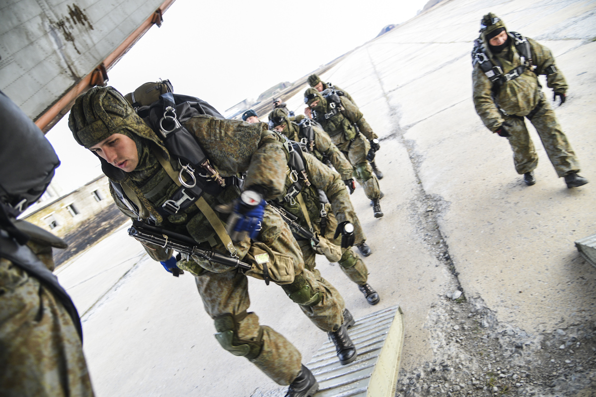 Russian paratroopers, illustrative image. Photo via Wikimedia.