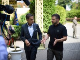 Fareed Zakaria and Volodymyr Zelenskyy during the interview. Photo via YouTube/Zelenskyy.