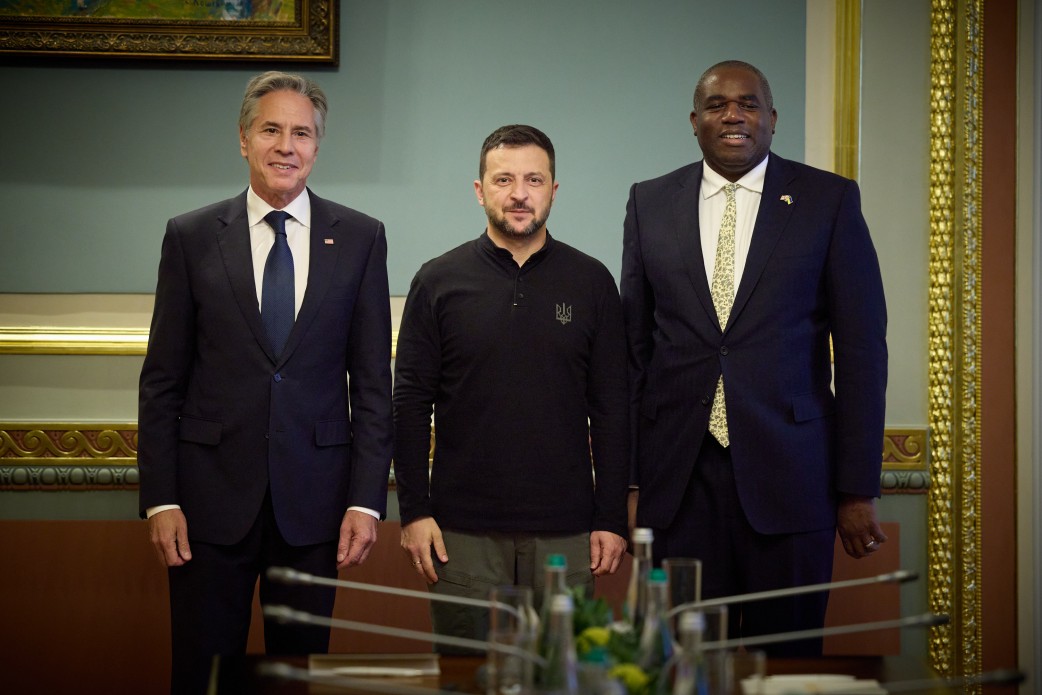 guardian uk approves ukraine's storm shadow missile use russia us hints lifting similar restrictions secretary state antony blinken (l) president volodymyr zelenskyy (c) foreign david lammy (r) presidentgovua