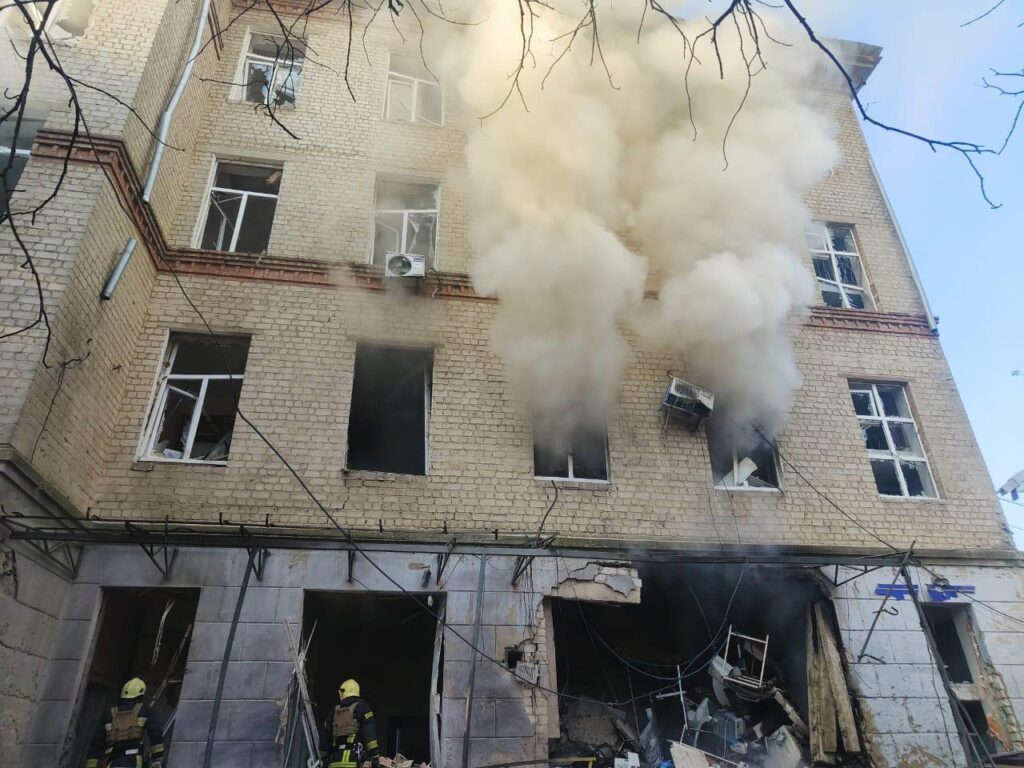 9 dead in double Russian attack on Ukrainian hospital (update)