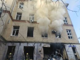 8 dead in double Russian attack on Ukrainian hospital (update)