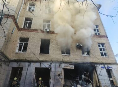 8 dead in double Russian attack on Ukrainian hospital (update)