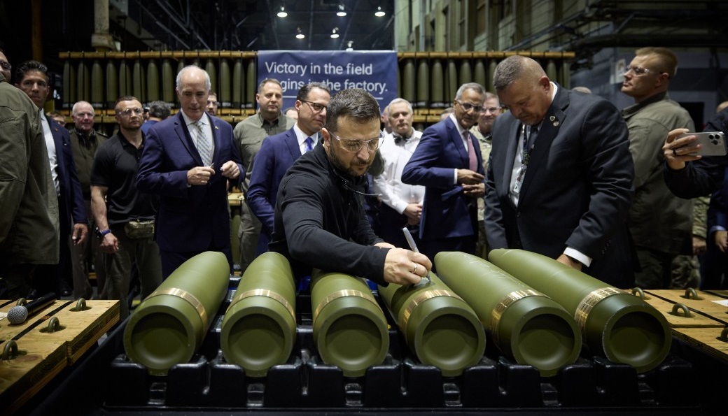 Zelenskyy's ammo plant visit leaves Ukraine caught in US political inferno