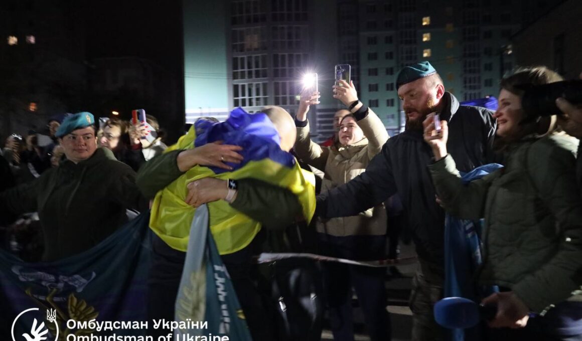 95 Ukrainian POWs return from Russian captivity, 19 October.