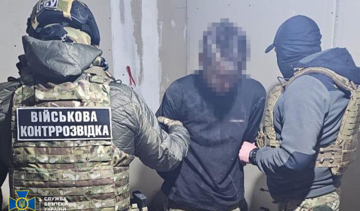 ukrainian drone operator detained allegedly aiding russians chasiv yar soldier suspected passing coordinates his unit