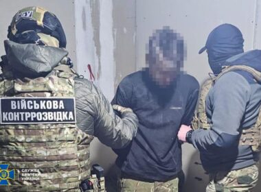 ukrainian drone operator detained allegedly aiding russians chasiv yar soldier suspected passing coordinates his unit