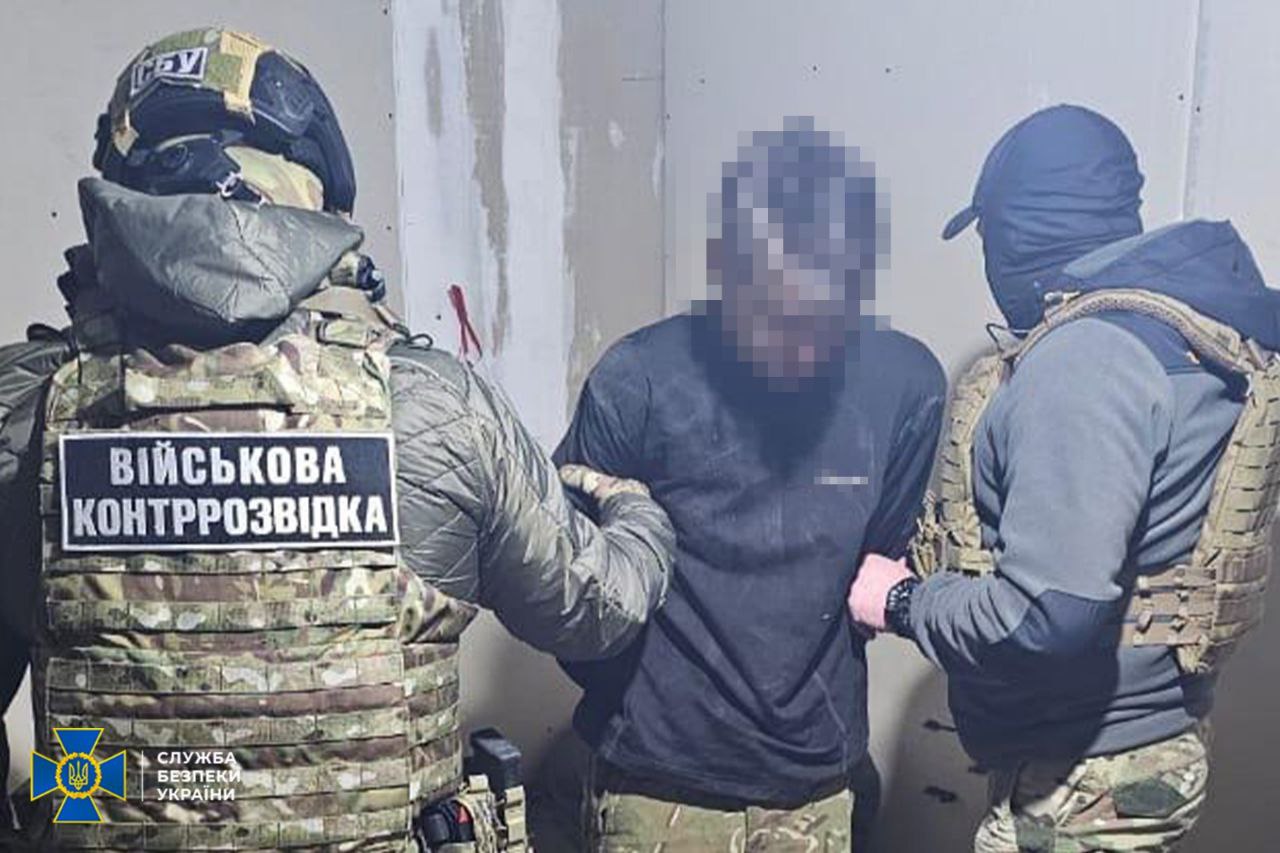 ukrainian drone operator detained allegedly aiding russians chasiv yar soldier suspected passing coordinates his unit