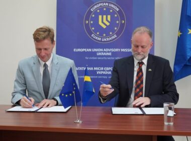 sweden pledges € 24 million boost ukraine's war crime investigations euam mission chief rolf holmboe (l) swedish ambassador margin åberg (r) signing arrangement euam-ukraineeu dsc01437-770x452