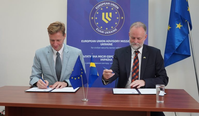 sweden pledges € 24 million boost ukraine's war crime investigations euam mission chief rolf holmboe (l) swedish ambassador margin åberg (r) signing arrangement euam-ukraineeu dsc01437-770x452