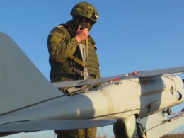 A Russian soldier standing next to an Orlan-10 uncrewed aerial reconnaissance vehicle. Photo via Wikimedia.