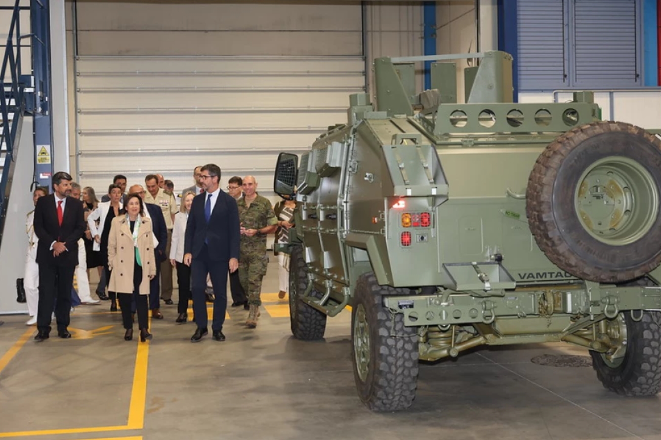 Margarita Robles at the UROVESA facility. September 2024. Spain. Photo: Spanish Ministry of Defense.