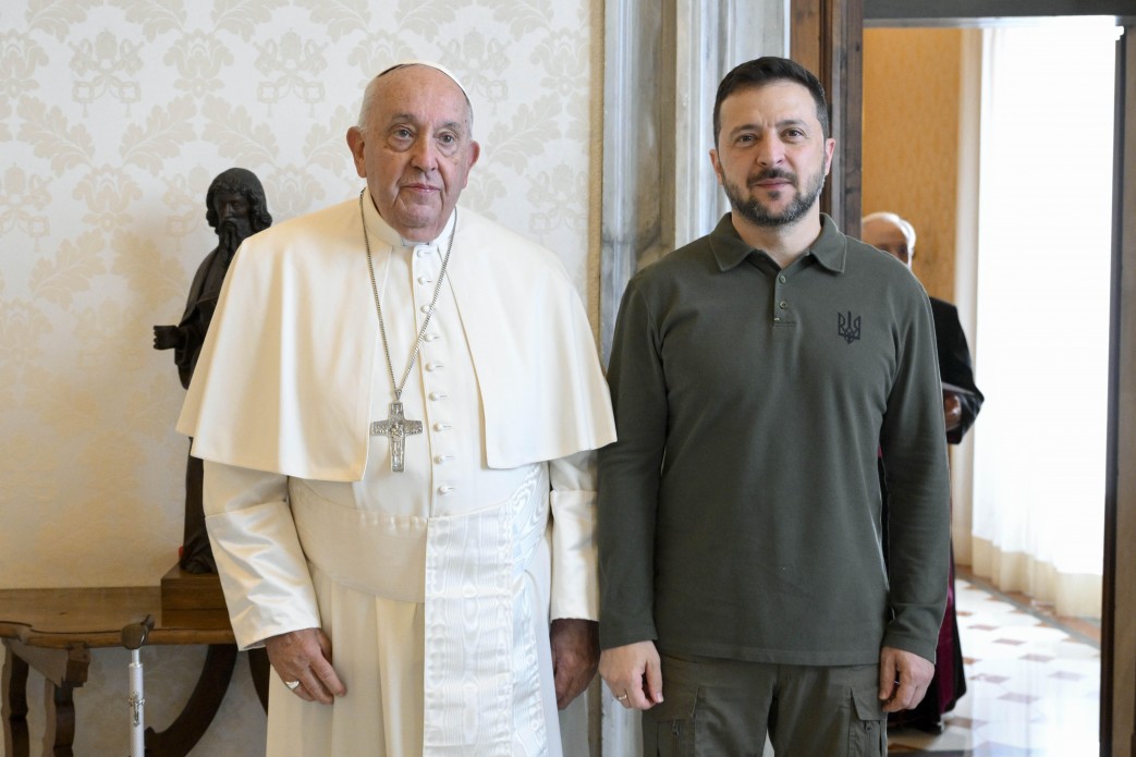 zelenskyy seeks pope's help free ukrainian prisoners held russia pope francis (l) ukraine's president volodymyr (r) during meeting vatican 11 october 2024 presidentgovua b0bcd6b20c03418a7308ffd05d3ab62f_1728639315_extra_large