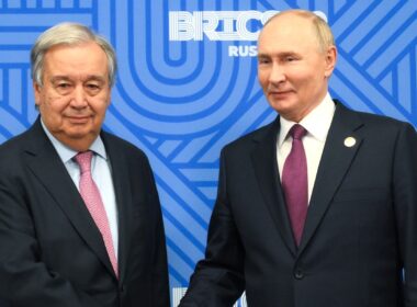 António Guterres and Vladimir Putin at the BRICS summit in Kazan