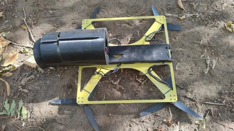 ukraine scrambles counter new russian fiber optic drone threat fpv knyaz vandal novgorodsky captured trophy ukrainian forces shows spool cable attached device