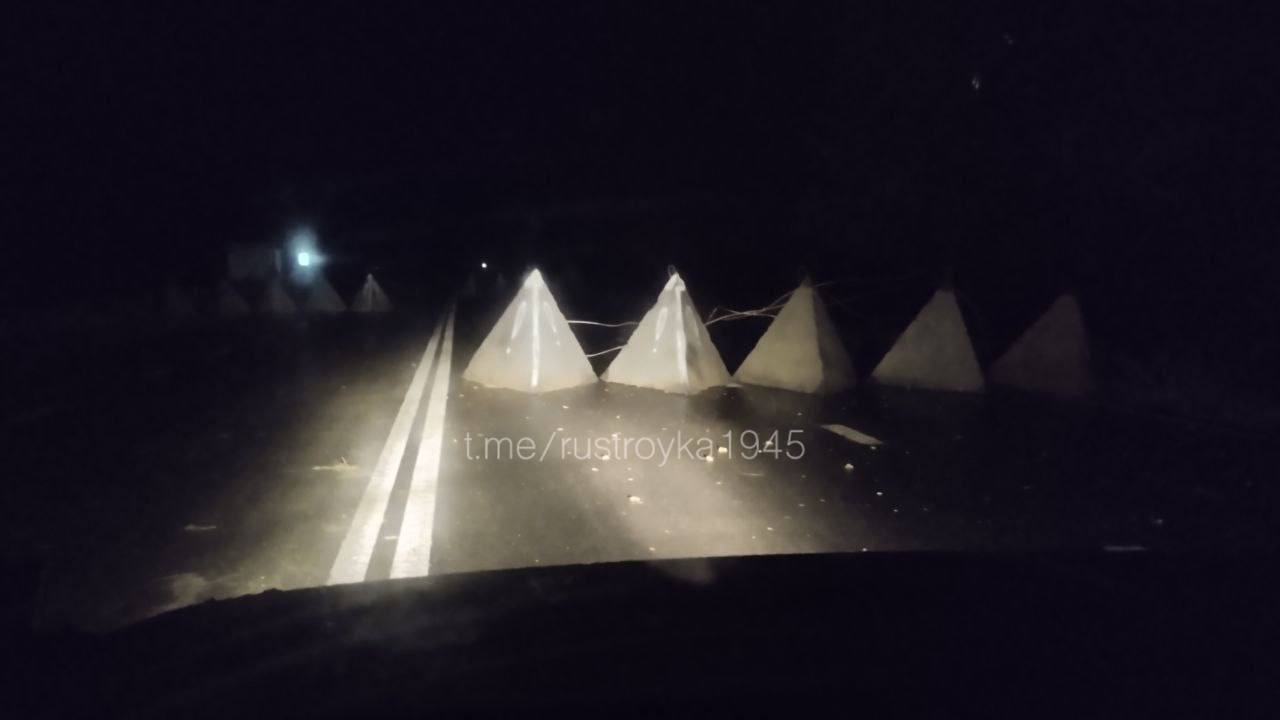 The dragon's teeth obstacles on a road somewhere near the frontline. Photo via WarTranslated/X.