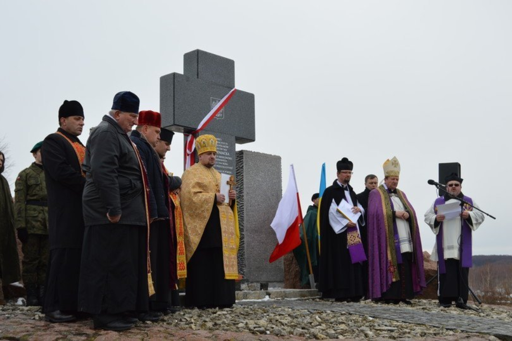 The monument to murdered Polish civilians in Huta Peniatska in Ukraine's Lviv Oblast was restored in 2017. Photo: NV