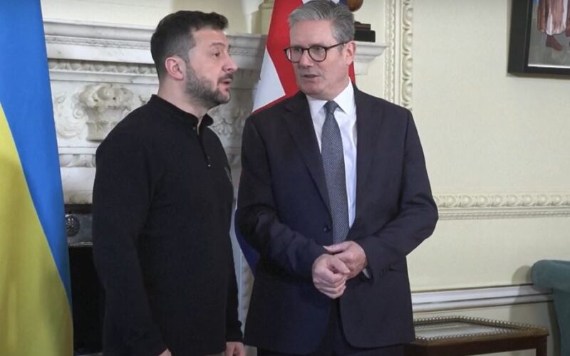 zelenskyy meets uk pm starmer nato chief rutte london crucial talks ukraine's president volodymyr (l) british keir during meeting 10 downing street october 2024