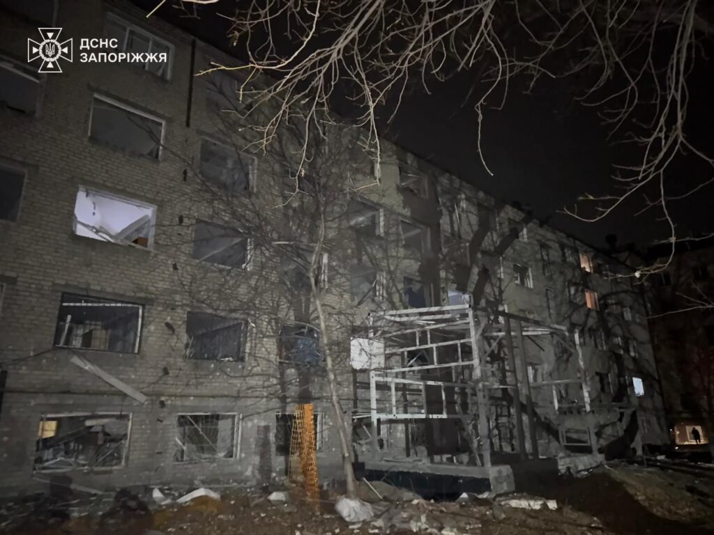 Russian guided bombs kill one and injure 22 people in southeastern Zaporizhzhia