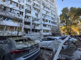 russia launches 106 explosive drones injuring civilians kyiv odesa damaged apartment building vehicles after russian attack 7 november 2024