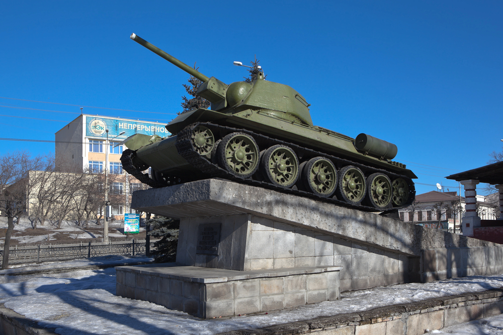 Germany uses Soviet museum tanks to train Ukrainian forces on Russian traps