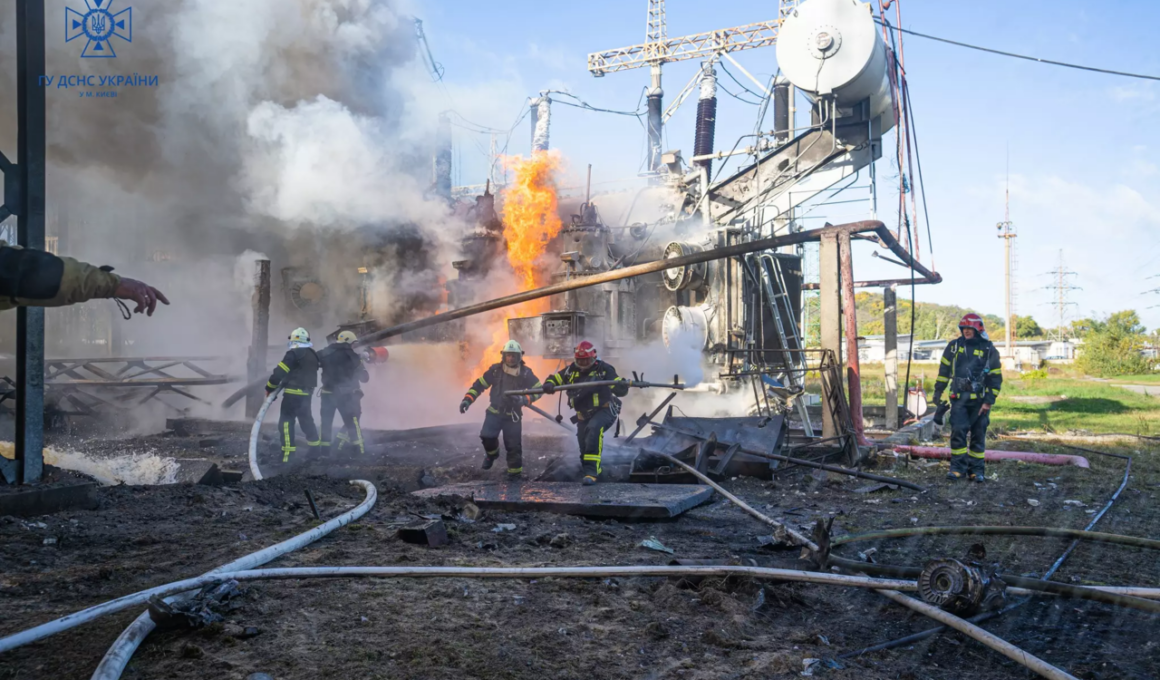 Fires on a combined heat and power plant in Kyiv after Russian missile strikes. Illustrative image. Photo via Wikimedia.