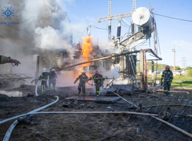 Fires on a combined heat and power plant in Kyiv after Russian missile strikes. Illustrative image. Photo via Wikimedia.