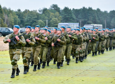 Russian servicemen, illustrative image. Photo via Wikimedia.