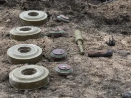 warsaw joins baltic states exiting ottawa landmine treaty struggles find new supply landmines antipersonnel-mines poland nations - estonia latvia lithuania announced 19 withdraw convention which bans anti-personnel mines response russia's