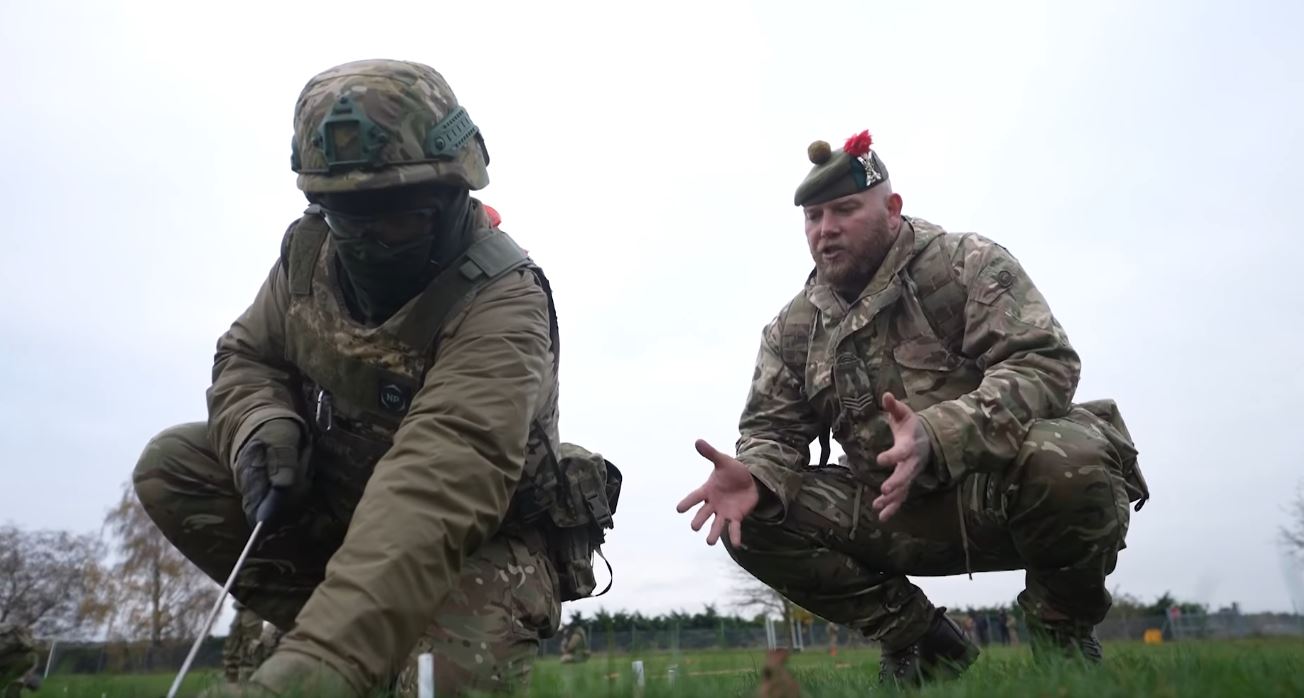 ukrainian soldiers receive eod training britain under operation interflex british instructor sapper uk