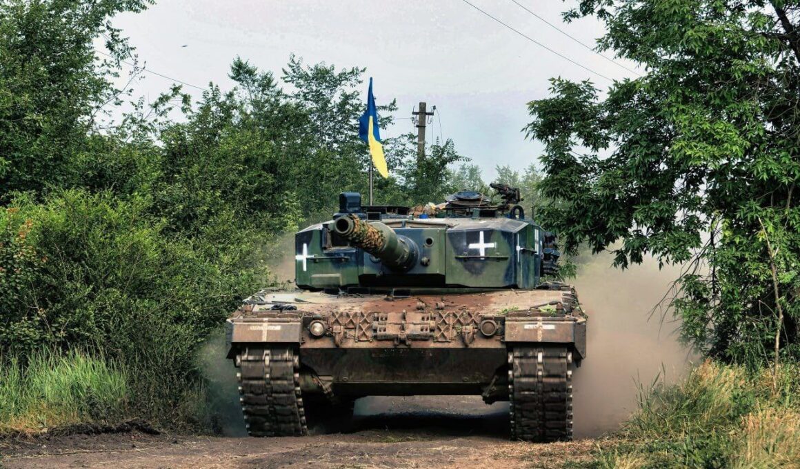 stopping ukraine aid would cost berlin 10-20 times more than current support think tank says ukrainian army's german-supplied leopard 2a5 militarnyi 2