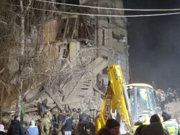 russians missile targets apartment block kryvyi rih christmas eve killing least one injuring 13 more civilian residential building dnipropetrovsk oblast struck russian ballistic 24 2024 liga 20241224181100-4824 (1) four-story person