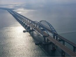 russia blocks traffic kerch bridge amid reports drone activity russia's strait rosavtodorru occupied crimea marked demolition early morning blasts near zatoka shipyard russian-occupied prompted temporary closure connecting ukraine news ukrainian