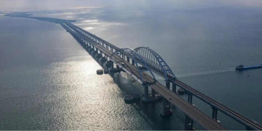 russia blocks traffic kerch bridge amid reports drone activity russia's strait rosavtodorru occupied crimea marked demolition early morning blasts near zatoka shipyard russian-occupied prompted temporary closure connecting ukraine news ukrainian