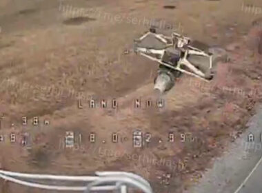 drone wars ukrainian fpv destroys russian fiber optic-controlled (video) fiber-optic sights telegram/serhii flash perehoplennya first-ever footage shows uav destroying its unjammable counterpart thwarting attack equipment ukraine news reports