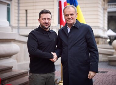 western leaders stop speculating about ukraine's defeat polish pm tusk urges ukrainian president volodymyr zelenskyy (l) prime minister donald (r) during meeting lviv 17 2024 presidentgovua zelensky met discuss bilateral