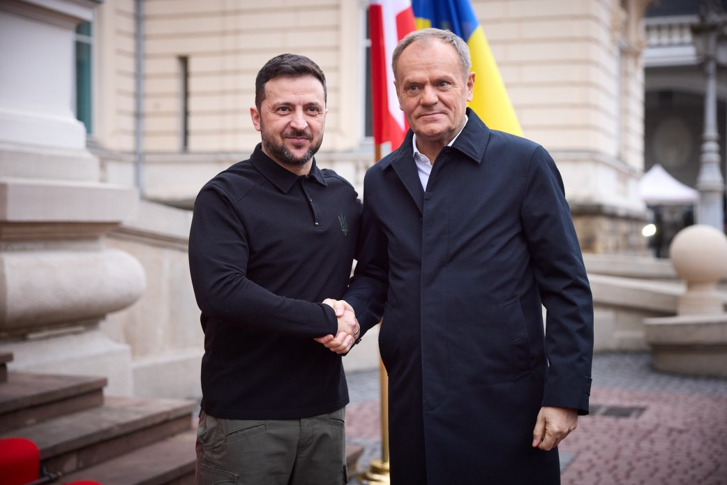 western leaders stop speculating about ukraine's defeat polish pm tusk urges ukrainian president volodymyr zelenskyy (l) prime minister donald (r) during meeting lviv 17 2024 presidentgovua zelensky met discuss bilateral